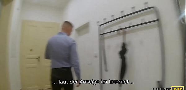 HUNT4K. Babe im strengen Anzug und in sexy Dessous zeigt ihre sexuellen Fähigkeiten